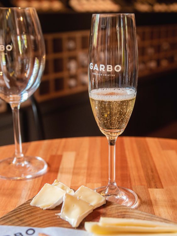 Garbo Queijos e Vinhos.jpg